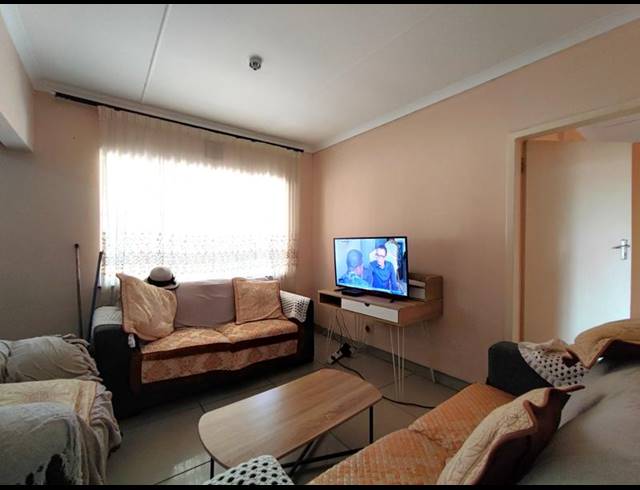 4 BEDROOM HOUSE FOR SALE IN BISLEY